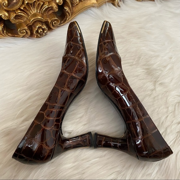 Stuart Weitzman Croc Embossed Gold Line Pumps - Picture 6 of 13